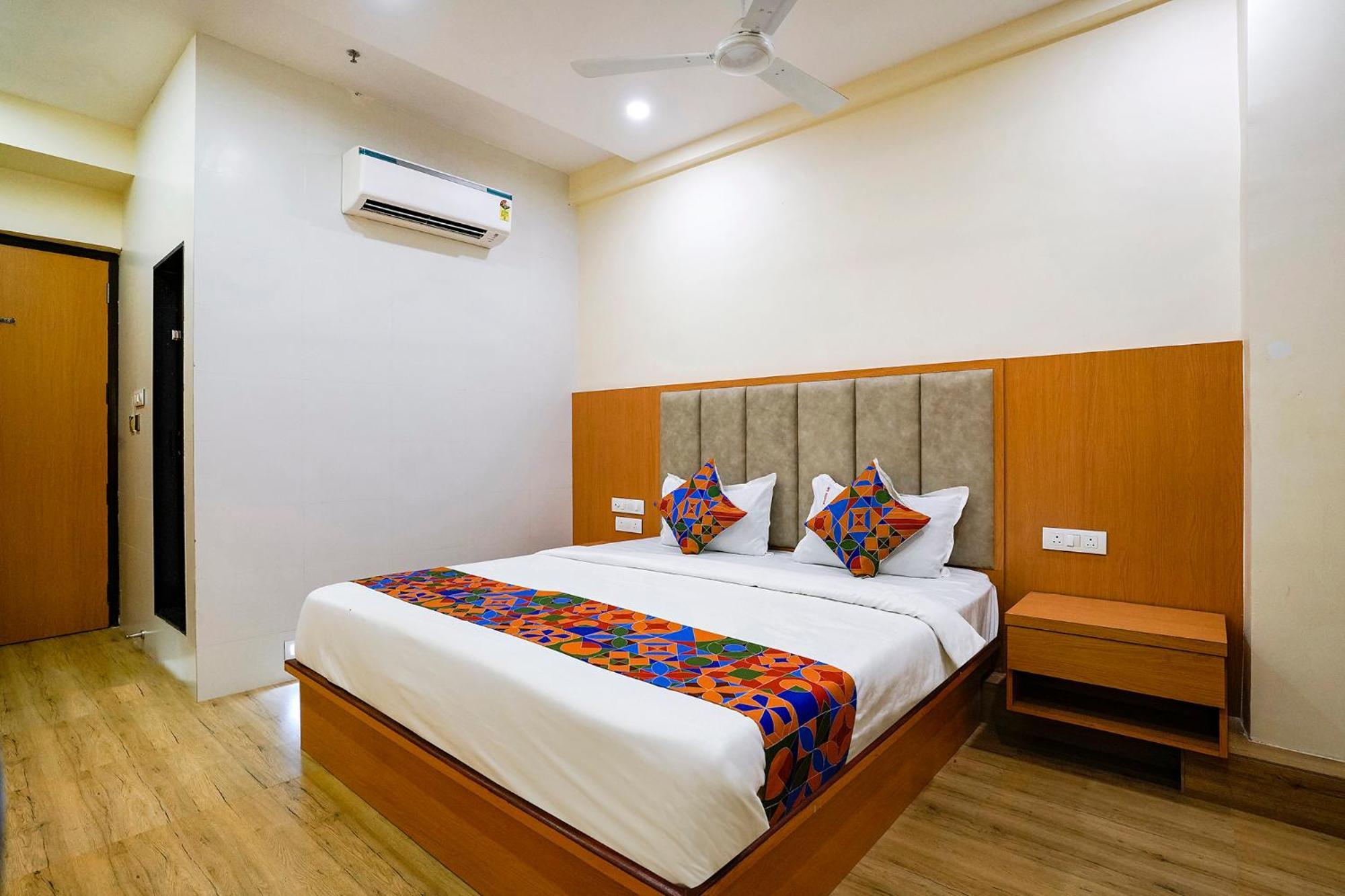 Fabhotel 7 Square - Nr Bkc Mumbai Exterior photo